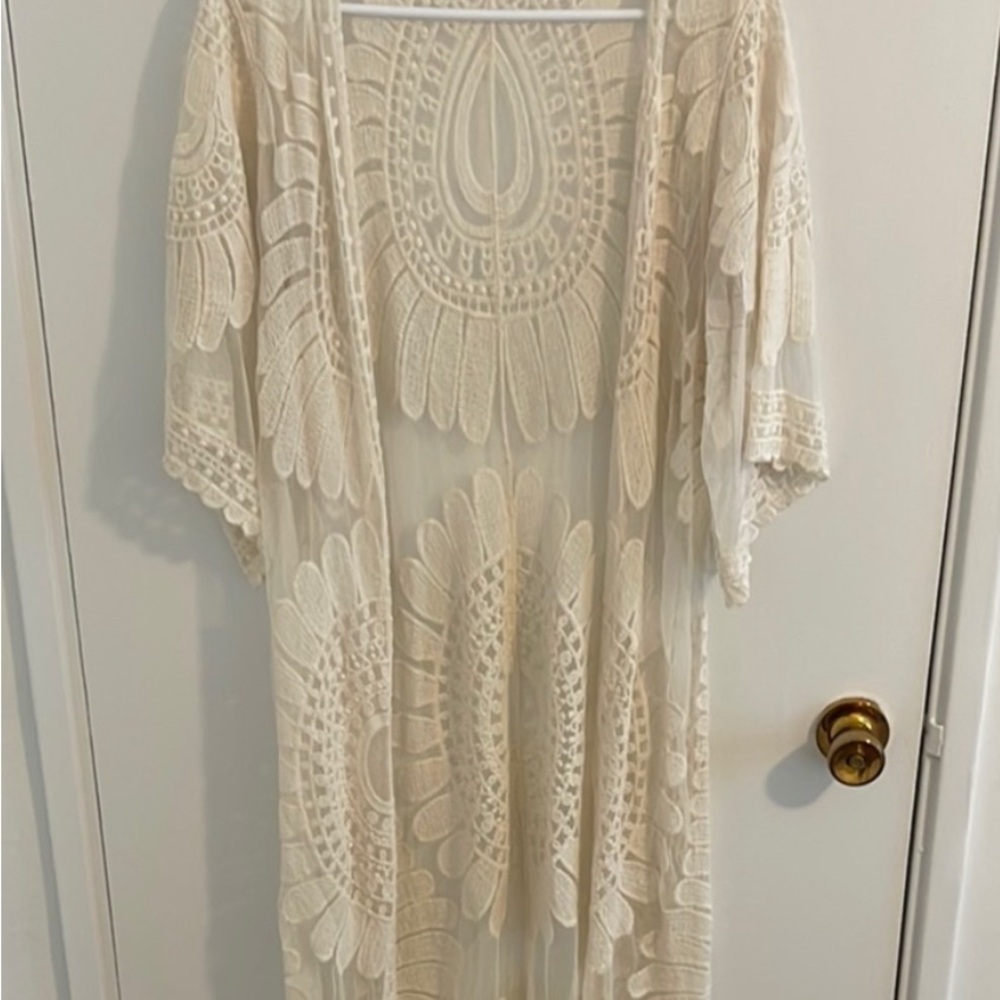 SALE 3/$20 Cream embroidered beach coverup